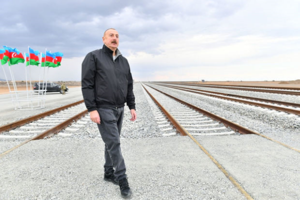 Dövlət başçısı Bərdə-Ağdam dəmir yolu xəttinin tikintisi ilə tanış olub